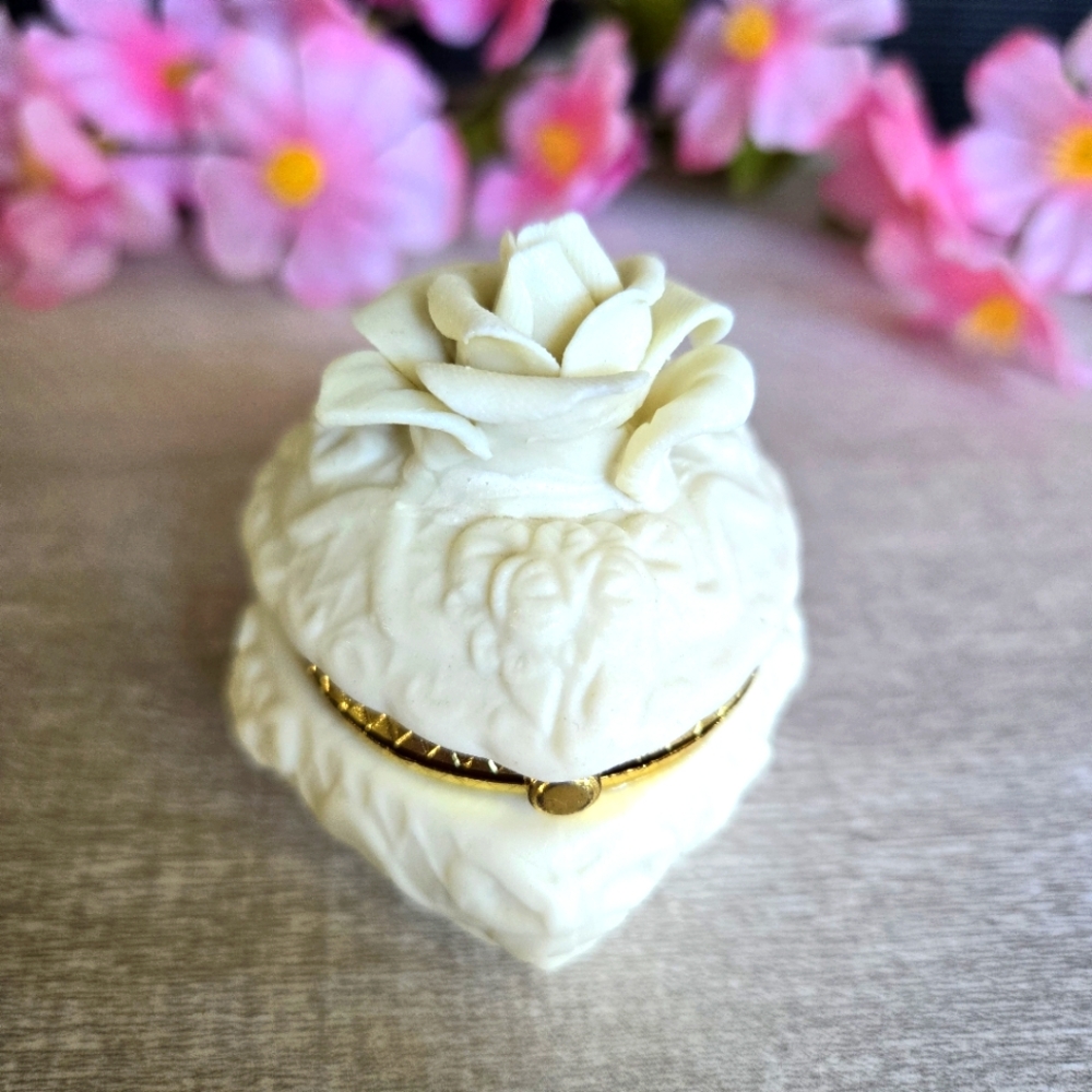 Vintage Miniture Carved White Rose Trinket Box - Picture 1 of 16